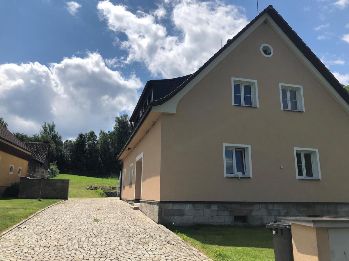 Fox Apartment Hostka  Bagian luar foto